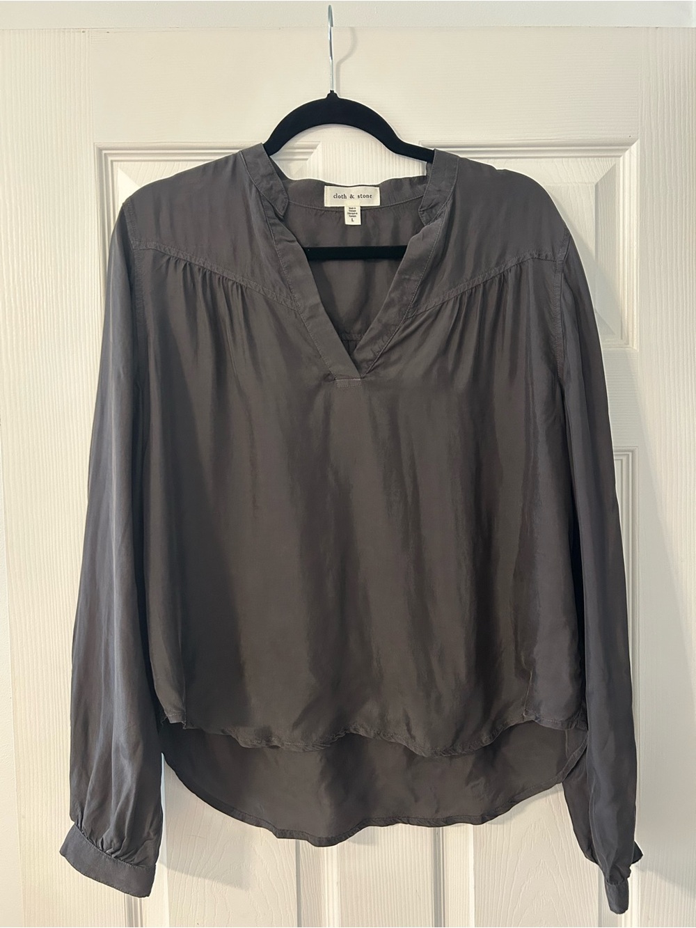 Cloth & Stone Women's Charcoal Gray Long-Sleeve V-Neck Blouse